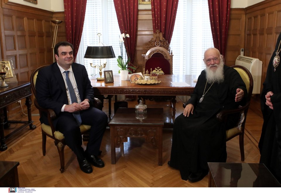Ο υπουργός Παιδείας Κυριάκος Πιερρακάκης συντήθηκε με τον Αρχιεπίσκοπο Ιερώνυμο / Φωτογραφία: Intime -ΠΕΡΙΣΤΕΡΗΣ ΔΗΜΗΤΡΗΣ