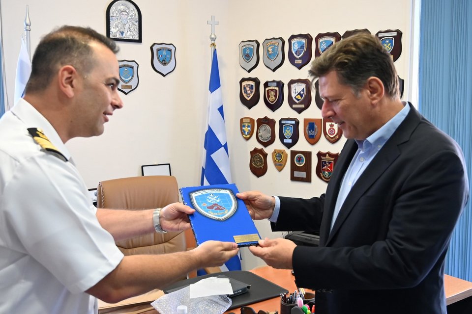 Ο υπουργός Ναυτιλίας και Νησιωτικής Πολιτικής Μιλτιάδης Βαρβιτσιώτης επισκέφτηκε το Λιμενικό Σώμα στη Μυτιλήνη