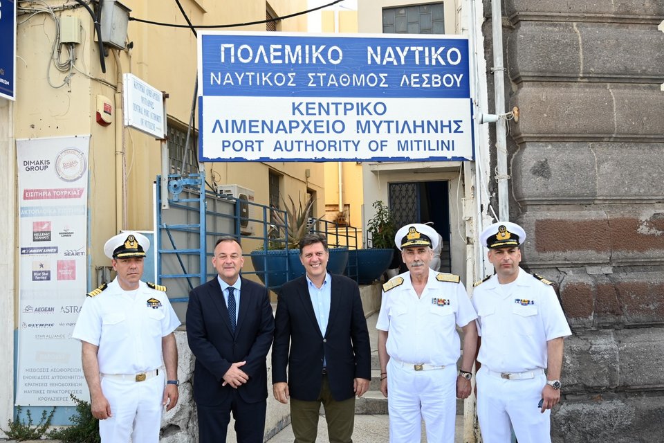 Ο υπουργός Ναυτιλίας και Νησιωτικής Πολιτικής Μιλτιάδης Βαρβιτσιώτης επισκέφτηκε το Λιμενικό Σώμα στη Μυτιλήνη