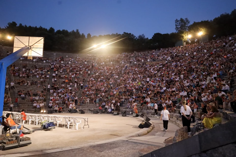 Επίδαυρος: Χαμός με τις «Σφήκες» σε διασκευή Λένας Κιτσοπούλου