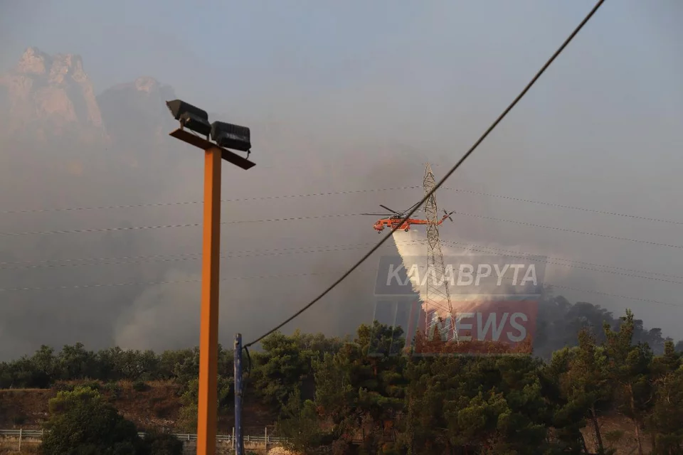 Αίγιο: Καλύτερη εικόνα έχει το μέτωπο της φωτιάς, σώθηκε ο οικισμός Τράπεζα που εκκενώθηκε χθες