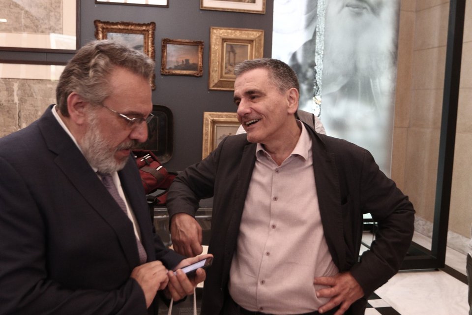 Ο νέος βουλευτής του ΣΥΡΙΖΑ Όθωνας Ηλιόπουλος με τον «παλιό» Ευκλείδη Τσακαλώτο 