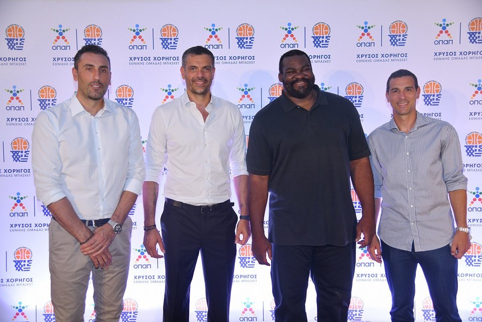 Οι πρώην διεθνείς καλαθοσφαιριστές Δήμος Ντικούδης, Κώστας Τσαρτσαρής, Σοφοκλής Σχορτσιανίτης και Νίκος Ζήσης 