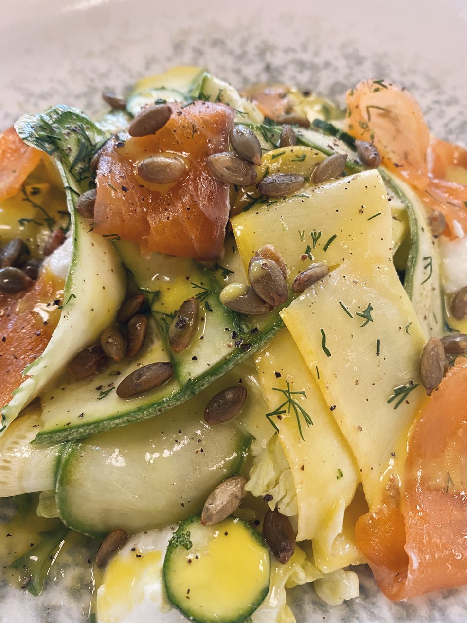 Η δροσερή και νόστιμη σαλάτα Zucchine / Φωτογραφία: Μάνος Λειβαδάρος/iefimerida