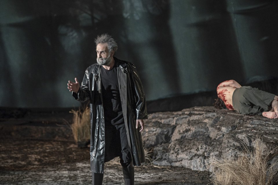 Η παράσταση περιέχει γυμνό και προτείνεται σε θεατές από 15 ετών και άνω