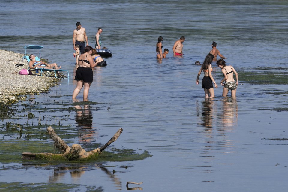 Βουτιές σε ποτάμι στο Μπερεγκουάρντο, κοντά στο Μιλάνο