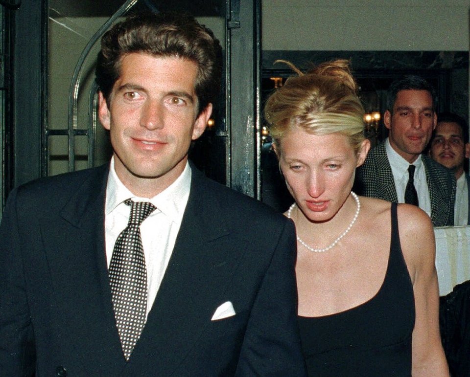 Ο John F. Kennedy Jr., και η σύζυγός του, Carolyn Bessette