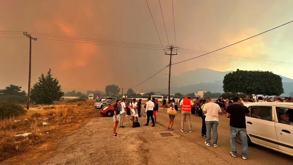 Σκηνές που θύμιζαν την Κόλαση του Δάντη στη Ρόδο περιέγραψε ο Βρετανός τουρίστας