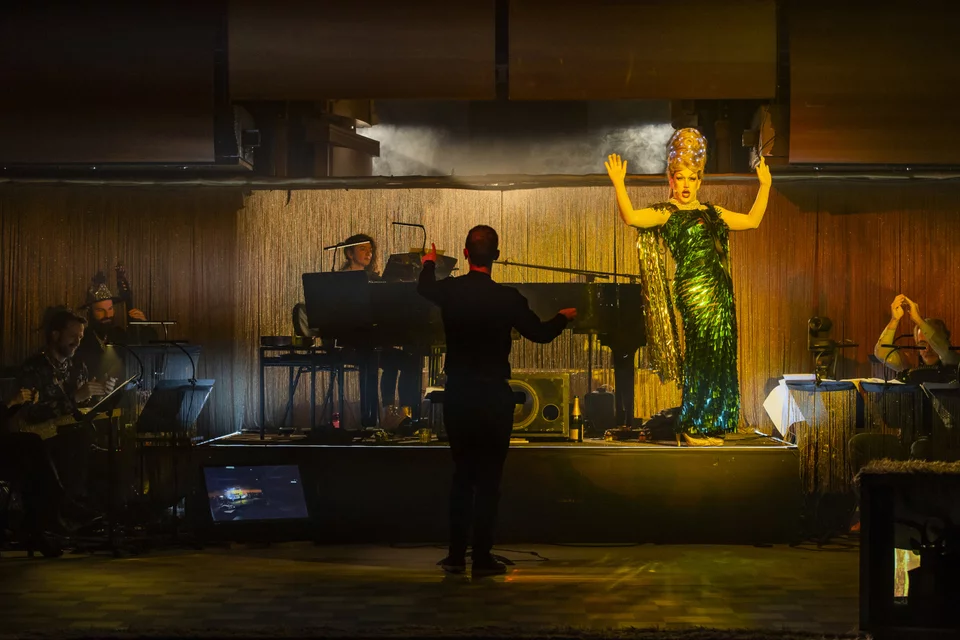 Στιγμιότυπο από την παράσταση Στρέλλα