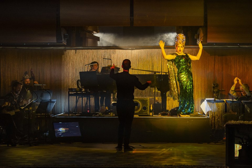 Στιγμιότυπο από την παράσταση Στρέλλα 