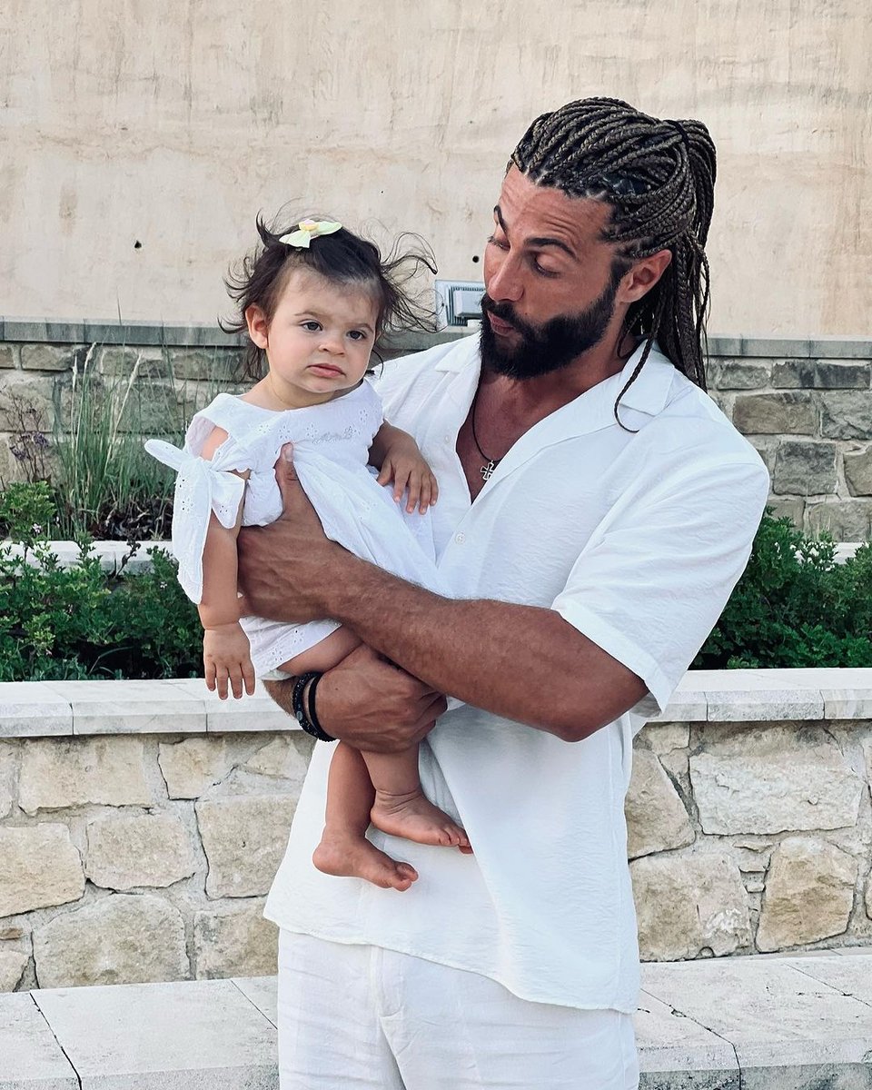 Ο Κωνσταντίνος Βασάλος πόσταρε την βαφτιστήρα του και όλοι σχολίασαν ότι είναι... ολόιδιοι!