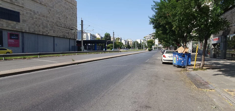 Καύσωνας: Όπου φύγει φύγει για λίγες στιγμές δροσιάς - Το αδιαχώρητο σε δρόμους και λιμάνια - "Βούλιαξαν" οι παραλίες - Άδειασε η Αθήνα (εικόνες) 12 adeia poli kausonas emst.jpg