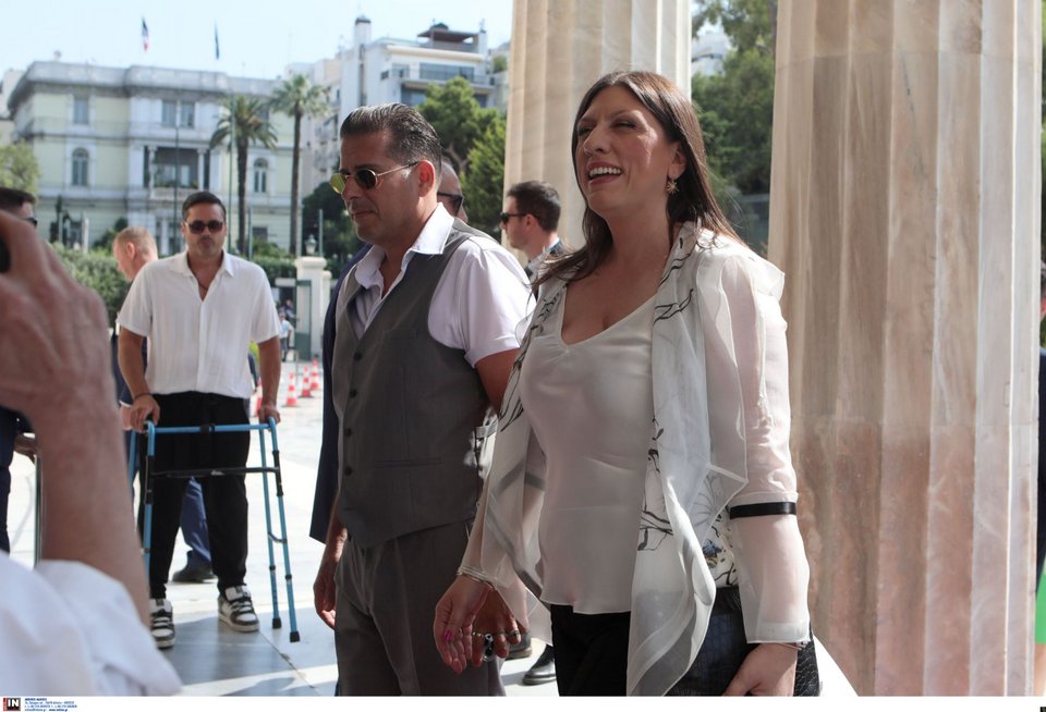 Η Ζωή Κωνσταντοπούλου μαζί με τον σύζυγό της και βουλευτή της Πλεύσης Ελευθερίας Διαμαντή Καραναστάση