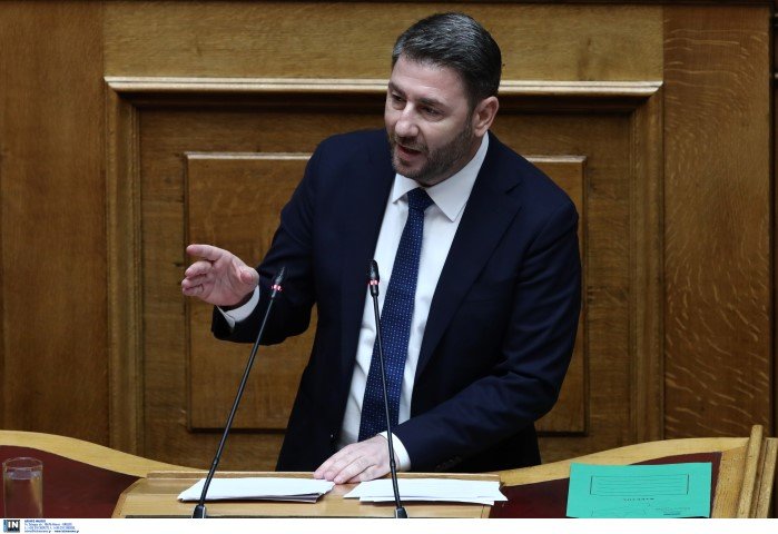 Ο πρόεδρος του ΠΑΣΟΚ Νίκος Ανδρουλάκης στο βήμα της Βουλής