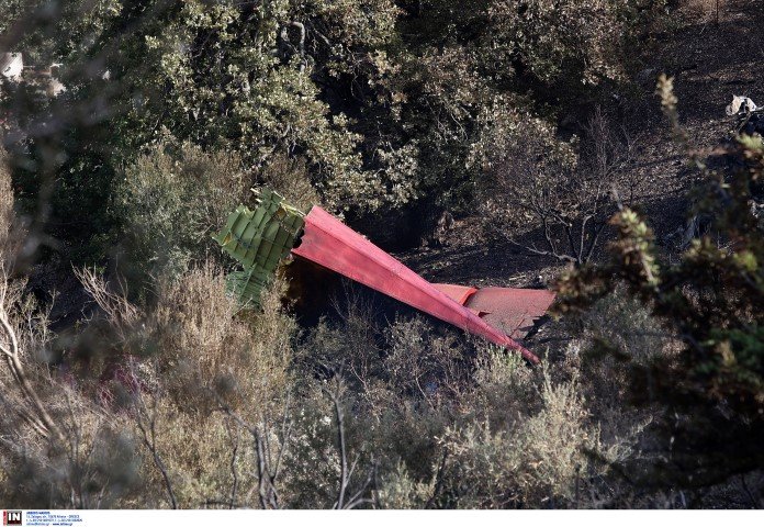 Το ουραίο τμήμα του μοιραίου Canadair -Φωτογραφία: Intimenews/ΓΙΑΝΝΗΣ ΛΙΑΚΟΣ