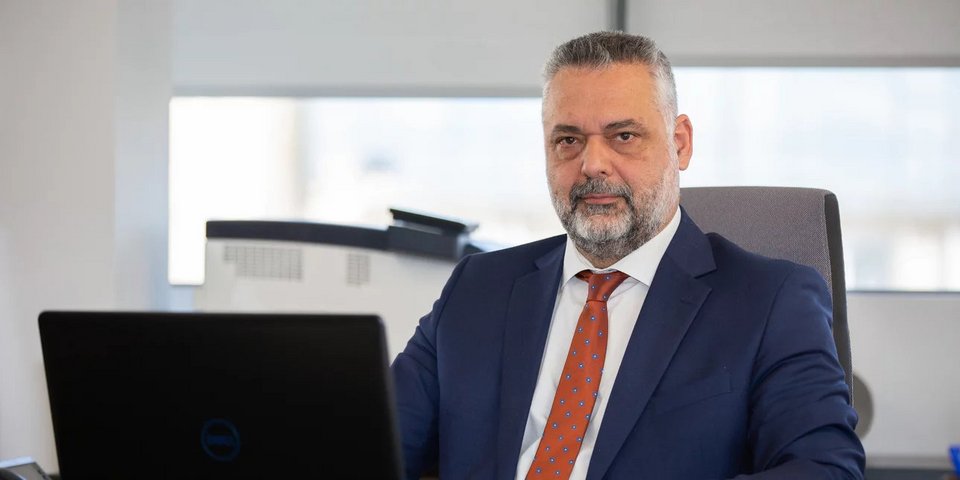 O διευθύνων σύμβουλος της Κοινωνίας της Πληροφορίας, Σταύρος