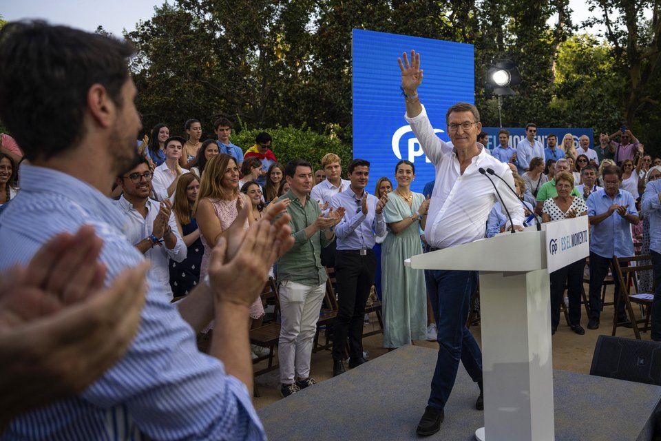 Aλμπέρτο Νούνιεθ Φεϊχό