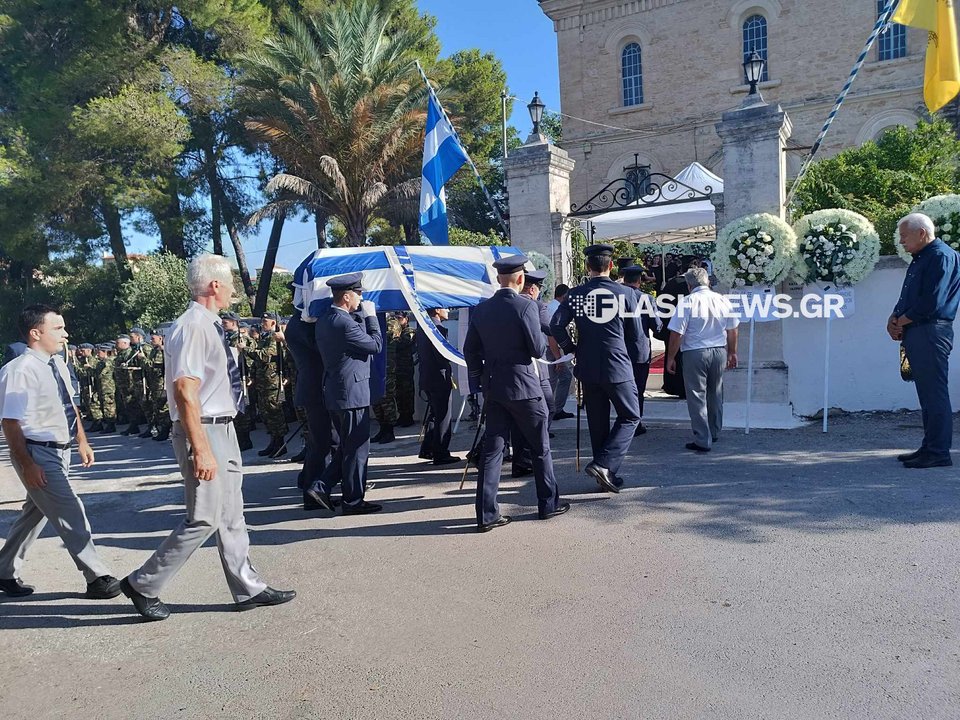Θρήνος στην κηδεία του κυβερνήτη του Canadair, Σμηναγού Χρήστου Μουλά