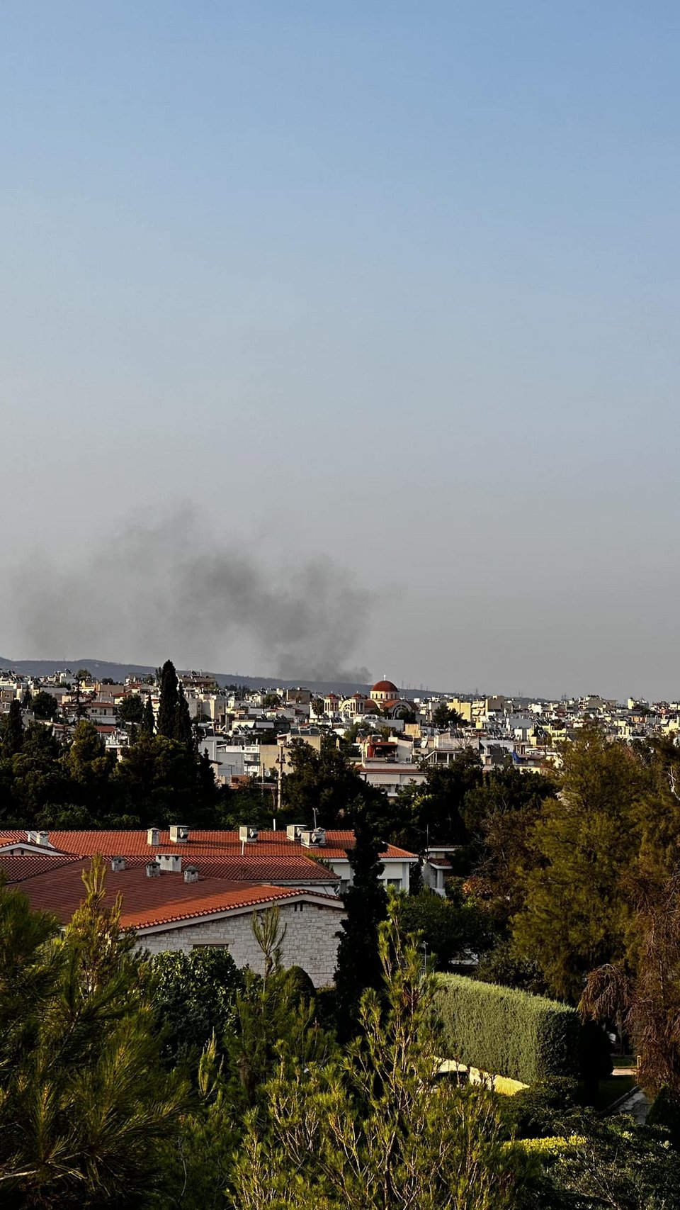 Καπνοί από το Μενίδι