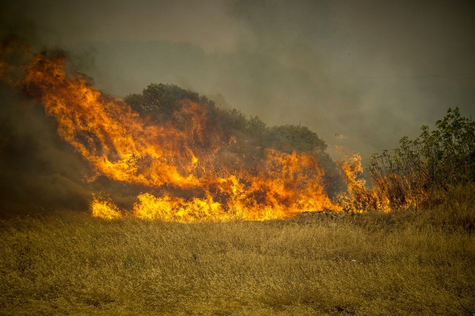 Φωτιά στη Ρόδο -Οι σημερινές αναζωπυρώσεις και οι καταστροφές που άφησαν οι φλόγες