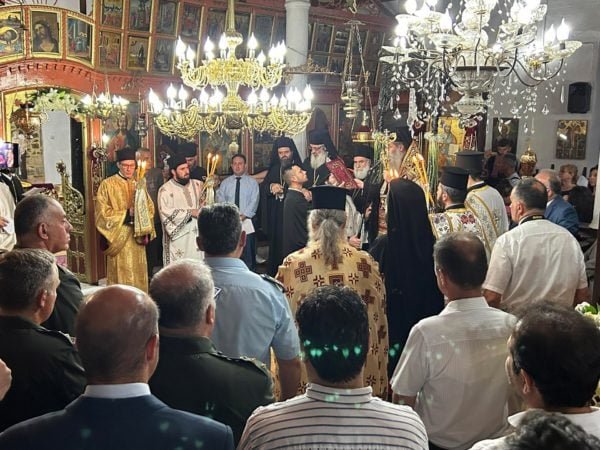 Στην εικόνα του Αγίου αποδόθηκαν τιμές από στρατιωτικό άγημα, ενώ η επίσημη υποδοχή έγινε στην πλατεία της Μαρώνειας