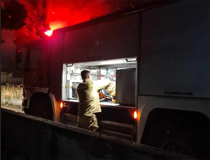Φωτιά στην Λ. Κωνσταντινουπόλεως στις Αχαρνές / Φωτογραφία acharnaika-nea