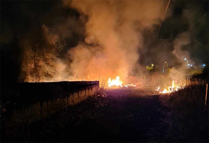 Φωτιά στην Λ. Κωνσταντινουπόλεως στις Αχαρνές / Φωτογραφία acharnaika-nea