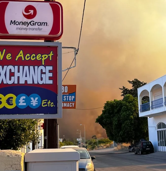 Δραματική η κατάσταση σε Ρόδο και Κέρκυρα: Κάηκαν σπίτια σε Γεννάδι, Μαλώνα και Λούτσες - Η τελευταία ενημέρωση της πυροσβεστικής (vid) 7 gennadi2.png
