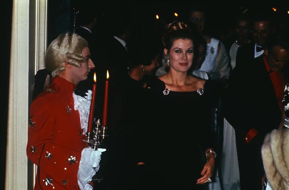 H Γκρέις Κέλι με το φόρεμα Balenciaga στο πάρτι για τα 40α γενέθλιά της