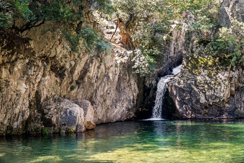 Η Γριά Βάθρα