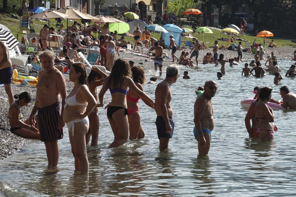 Ιταλοί συρρέουν στις παραλίες για να γλιτώσουν τον καύσωνα