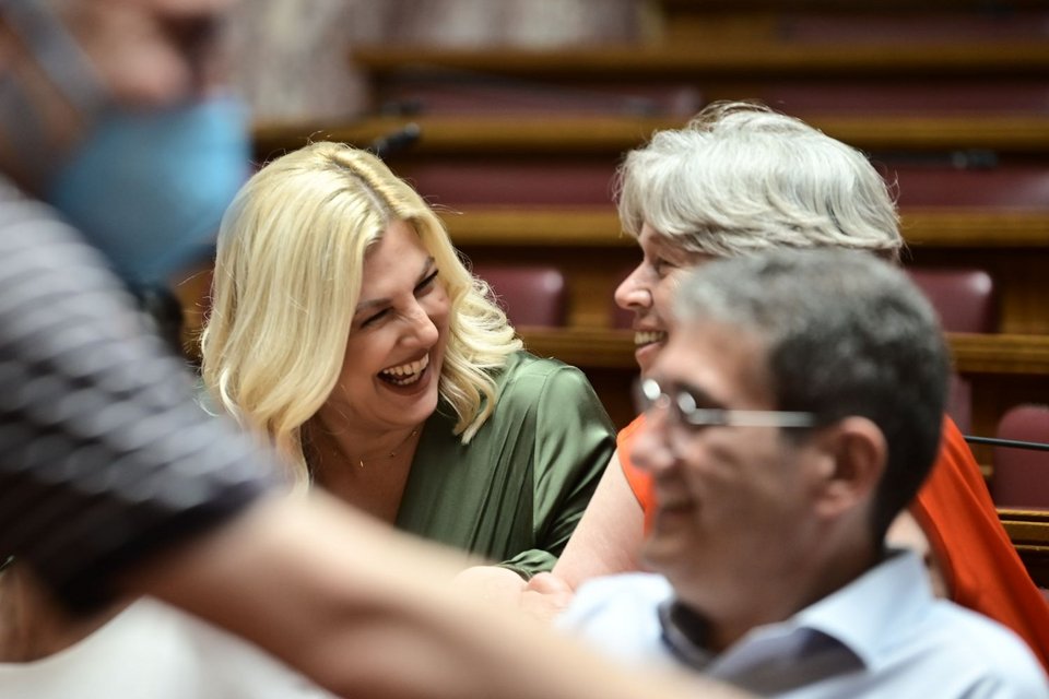 Ράνια Θρασκιά, Αθηνά Λινού