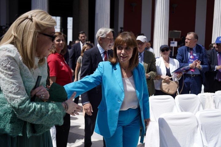 Η Μαριάννα Β. Βαρδινογιάννη χαιρετά την ΠτΔ στην τελετή Αφής της «Φλόγας της Ελπίδας» των Παγκοσμίων Αγώνων Special Olympics Berlin 2023, στις 7 Ιουνίου, 2023