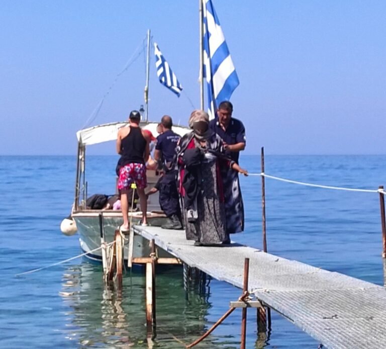 Λέσβος: Απεκλωβίστηκαν πρόσφυγες και μετανάστες από βραχώδη ακτή στο Πλωμάρι Λέσβου / Φωτογραφία: ΕΡΤ