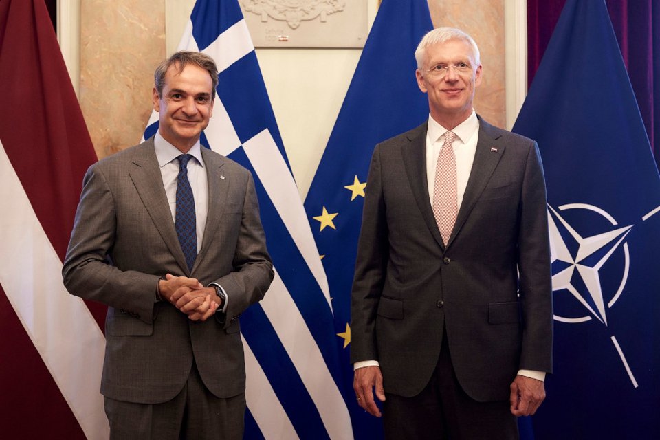 Ο Κυριάκος Μητσοτάκης με τον Λετονό ομόλογό του, Κρισιάνις Κάρινς / Φωτογραφία: Γρ. Τύπου πρωθυπουργού
