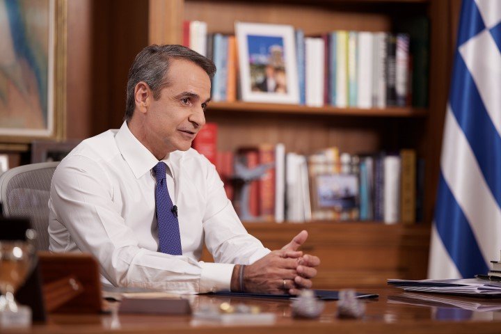 Ο Κ. Μητσοτάκης στη συνέντευξη που παραχώρησε στη Σ. Κοσιώνη και τον Π. Τσίμα για τον ΣΚΑΪ / Φωτογραφία: Γ.Τ Πρωθυπουργού/ΠΑΠΑΜΗΤΣΟΣ ΔΗΜΗΤΡΗΣ