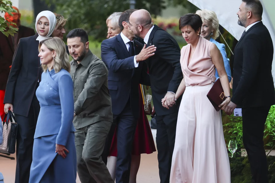 Ο πρόεδρος του Ευρωπαϊκού Συμβουλίου Σαρλ Μισέλ με την εντυπωσιακή σύζυγό του Αμελί Ντερμπαντρενγκιέν