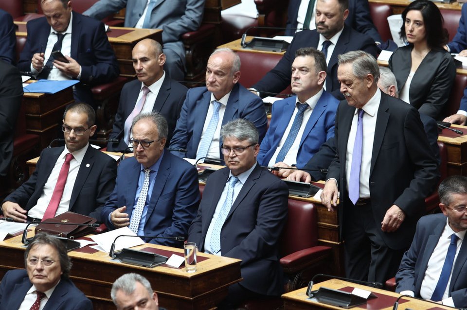 Οι βουλευτές της Νίκης βρίσκονται πάνω από το ΠΑΣΟΚ