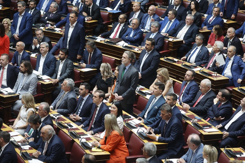 Ανάμεσα σε ΝΔ και ΣΥΡΙΖΑ βρίσκονται οι βουλευτές του ΠΑΣΟΚ