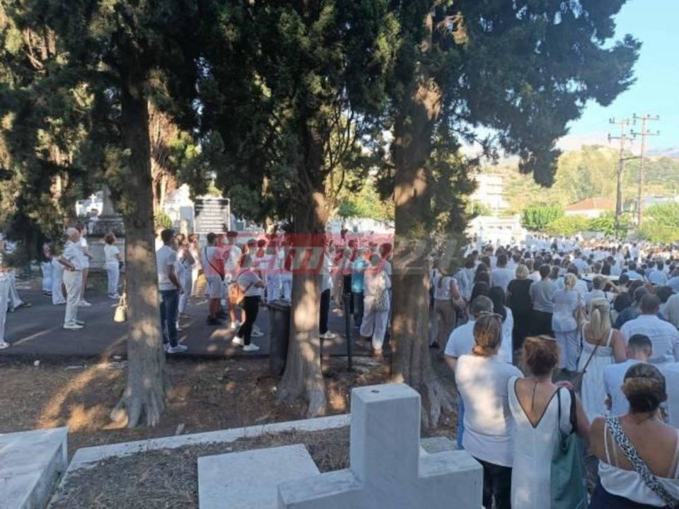 Σπαραγμός στο τελευταίο «αντίο» για τη 14χρονη Χριστίνα στην Πάτρα