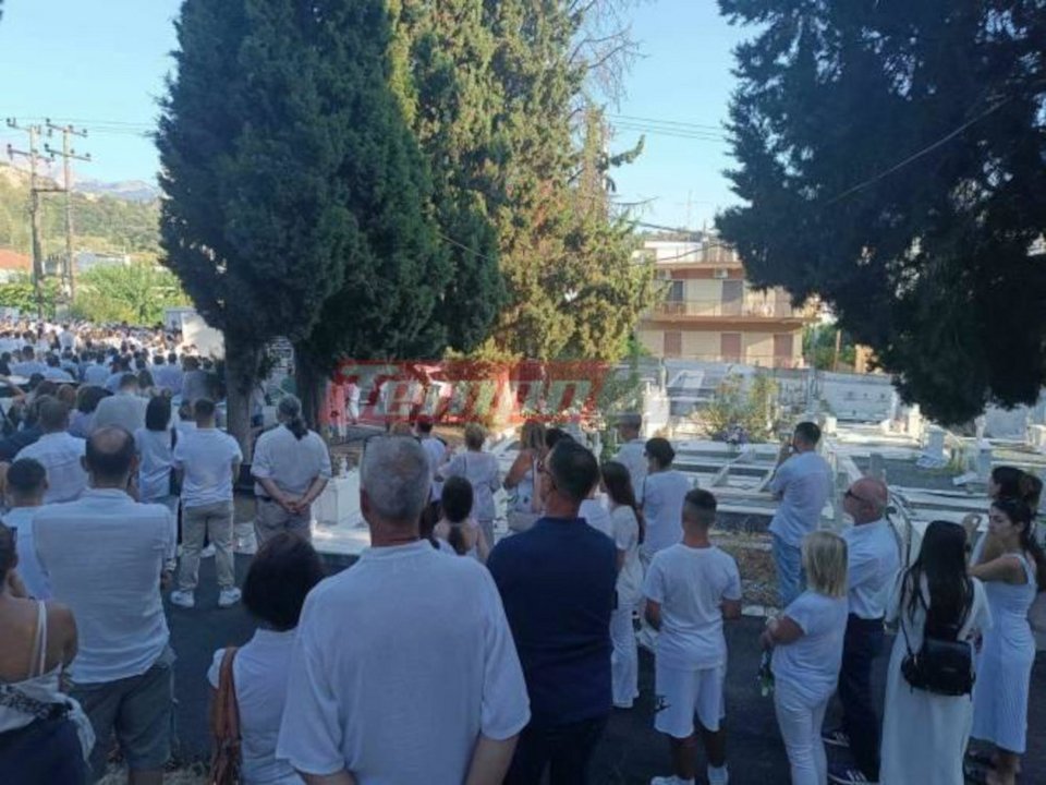 Σπαραγμός στο τελευταίο «αντίο» για τη 14χρονη Χριστίνα στην Πάτρα