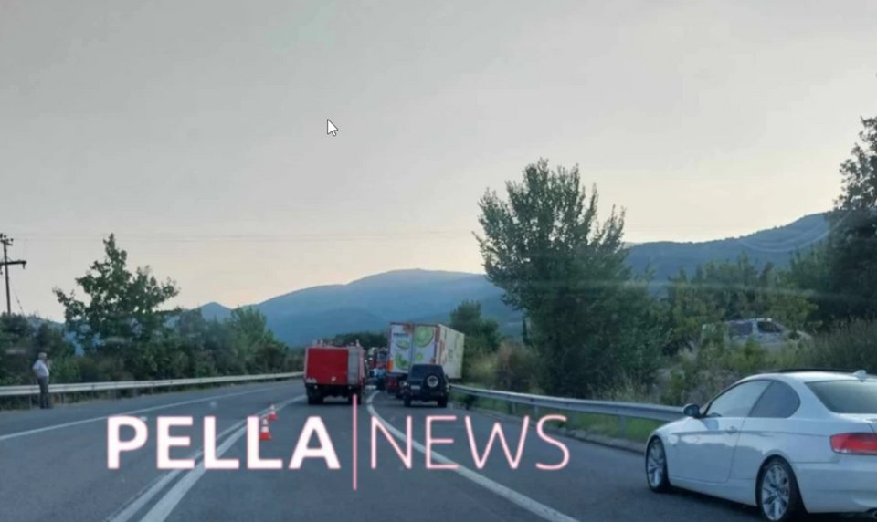 Πυροσβεστικό όχημα σε τροχαίο στην Εδεσσα
