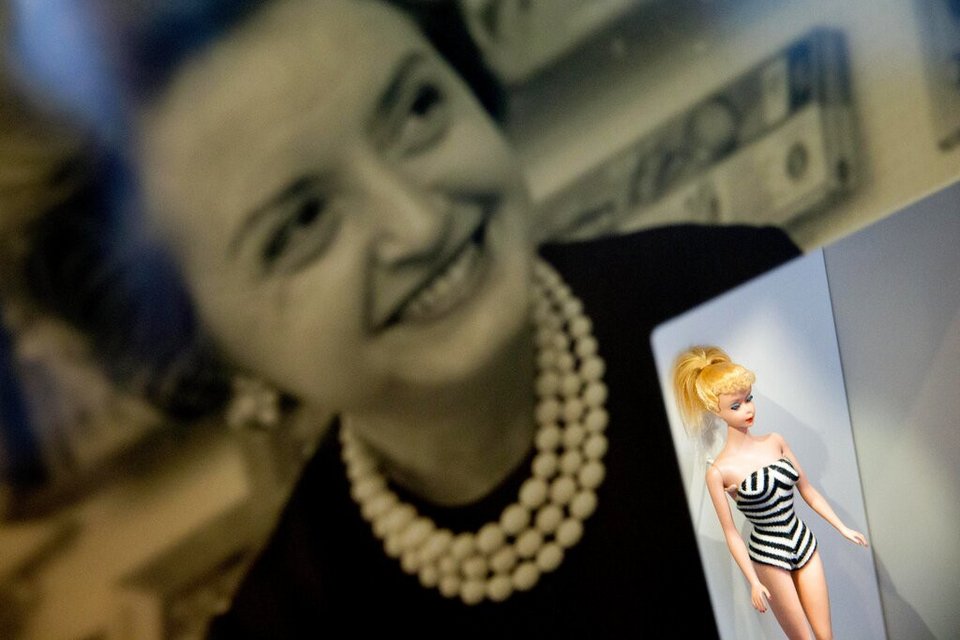 Μία από τις πρώτες κούκλες Barbie της Ruth Handler