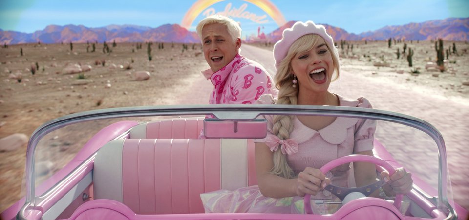 Ο Ryan Gosling και η Margot Robbie σε μια σκηνή από την ταινία «Barbie»