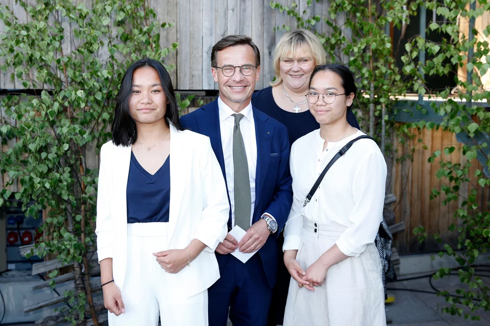 Το πρωθυπουργικό ζεύγος της Σουηδίας με δύο από τις κόρες του