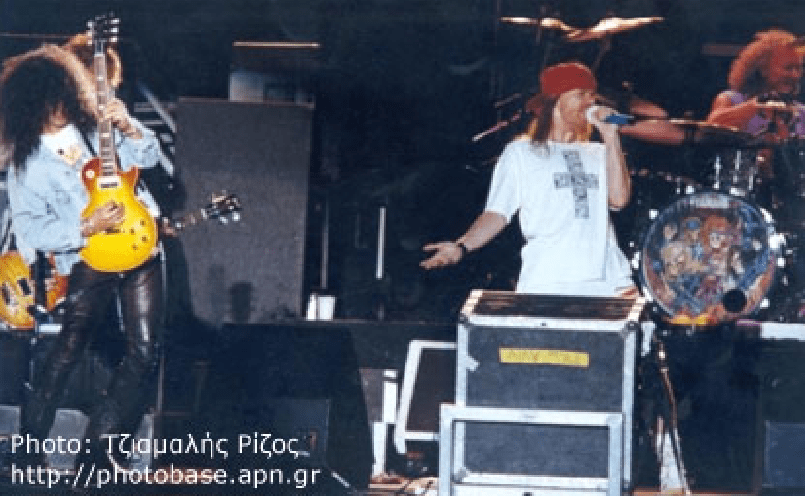 Στιγμιότυπο από τη συναυλία των Guns N’ Roses το 1993, πάλι στο ΟΑΚΑ.