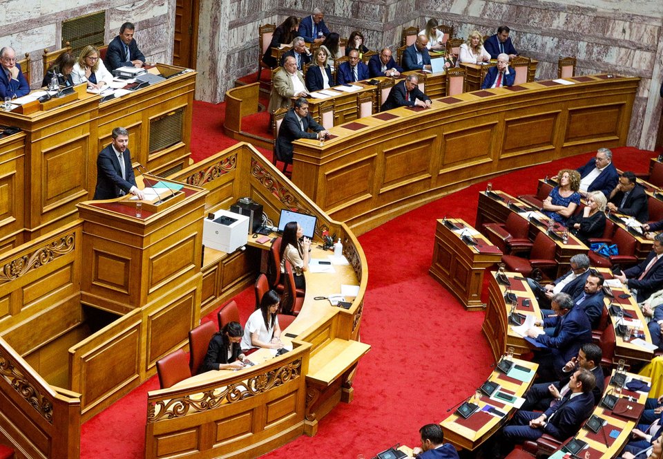 Κατά την ομιλία του Νίκου Ανδρουλάκη ο Αλέξης Τσίπρας ήταν απών από τη Βουλή