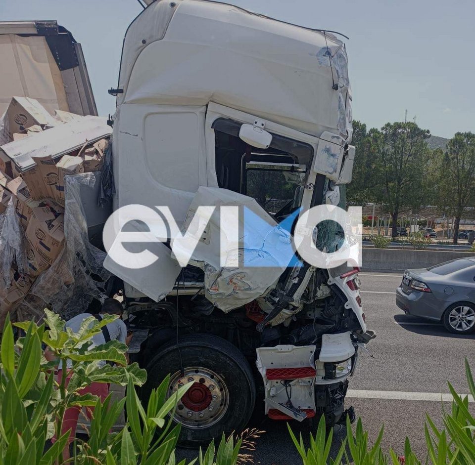 Γέμισε χλωρίνες ο δρόμος μετά από τροχαίο με νταλίκες στην Ε.Ο. Αθηνών-Λαμίας