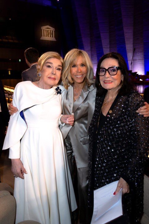 Η Μαριάννα Β. Βαρδινογιάννη στο Παρίσι με Μπριζίτ Μακρόν και Νάνα Μούσχουρη