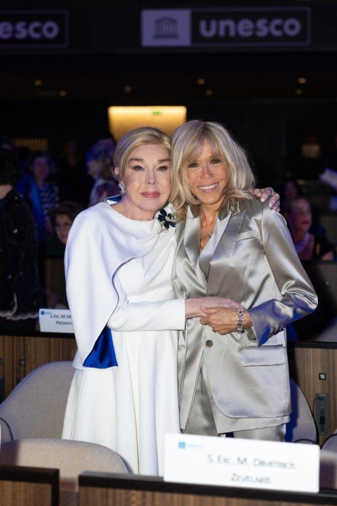 Η Μαριάννα Β. Βαρδινογιάννη στο Παρίσι με την Μπριζίτ Μακρόν